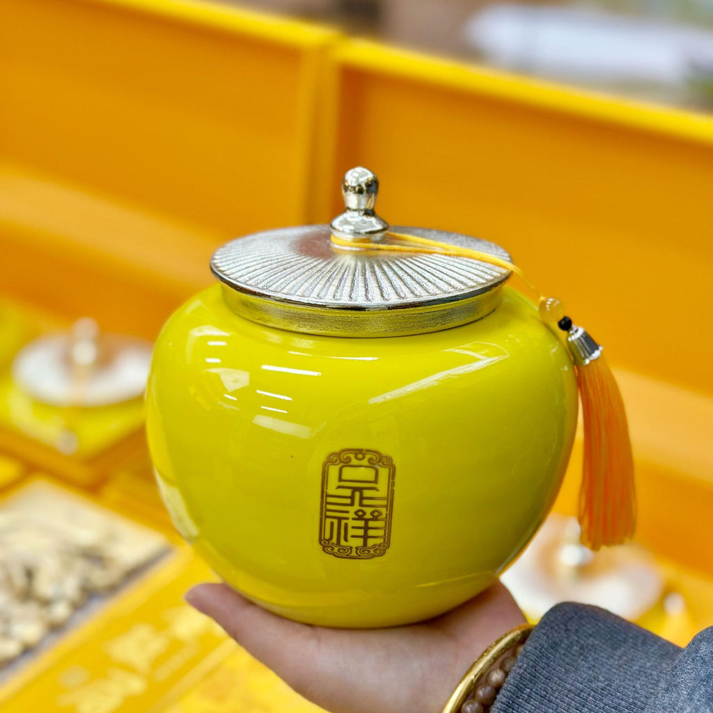 Yellow ceramic tea jar for Jin Jun Mei black tea