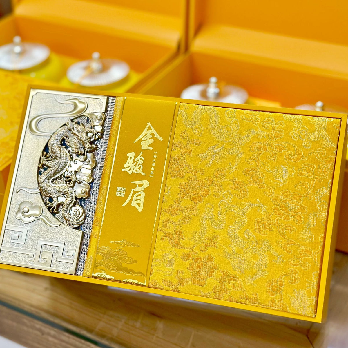 2026 Jin Jun Mei luxury gift chest with twin ceramic jars