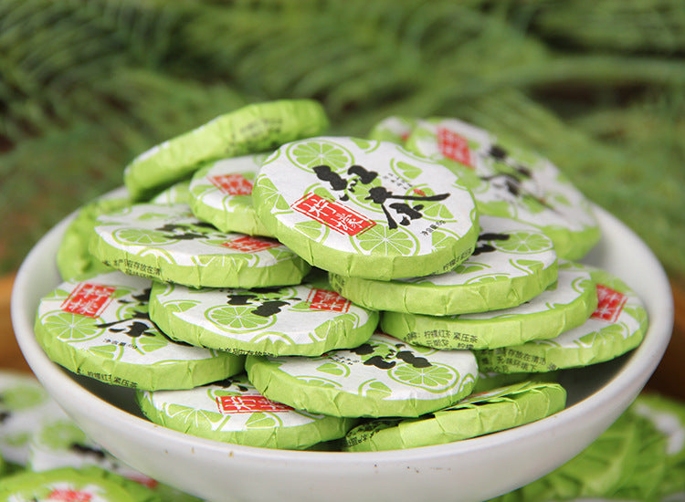 Bowl filled with individually wrapped Yunnan lemon black tea mini cakes