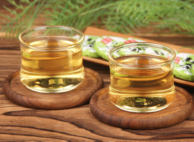 Golden amber liquor brewed from Yunnan Dianhong lemon black tea mini cakes