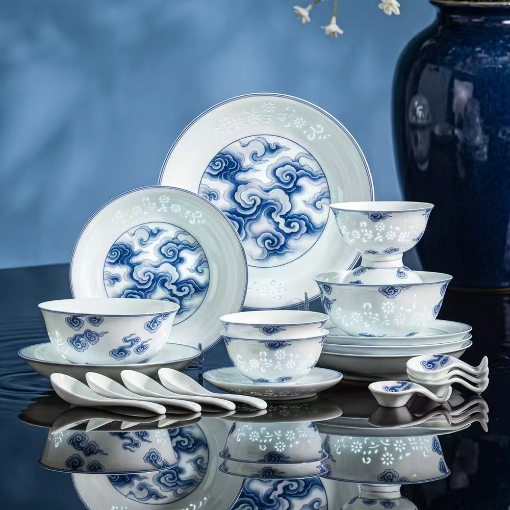 Linglong Xiangyun blue and white porcelain 68-piece dinnerware set