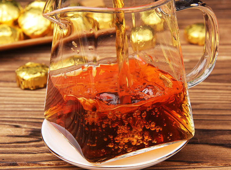 Amber liquor from sticky rice aroma ripe Pu-erh mini tuocha tea