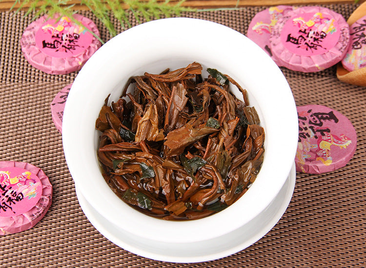 Infused leaves from nuo mi xiang Yunnan black tea mini cakes