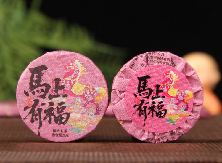 Individually wrapped sticky rice aroma Yunnan black tea mini cakes product image