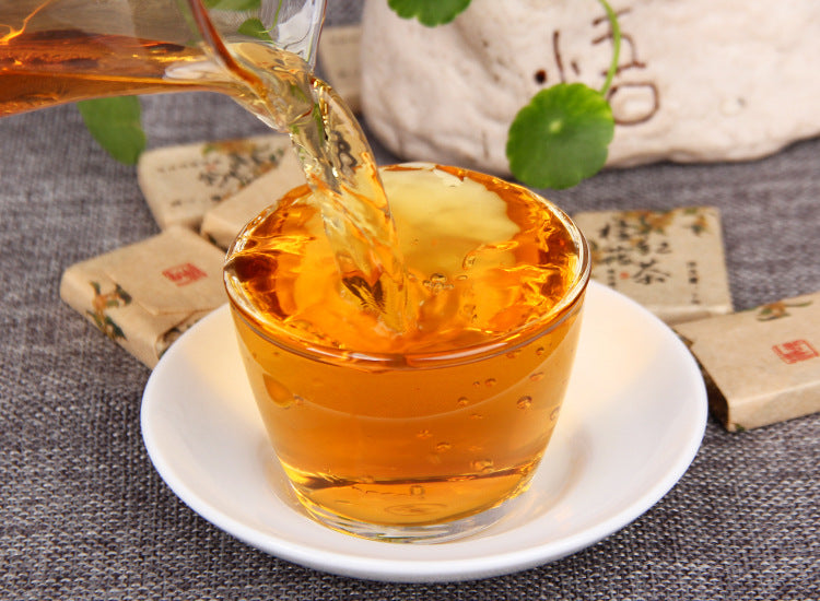 Brewed osmanthus black tea amber liquor 桂花红茶