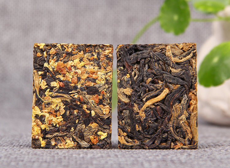 Compressed osmanthus black tea mini brick cross section with flowers 桂花红茶