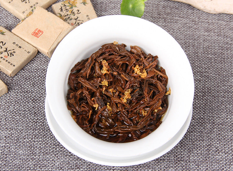 Brewed Yunnan osmanthus black tea leaves after infusion 桂花红茶