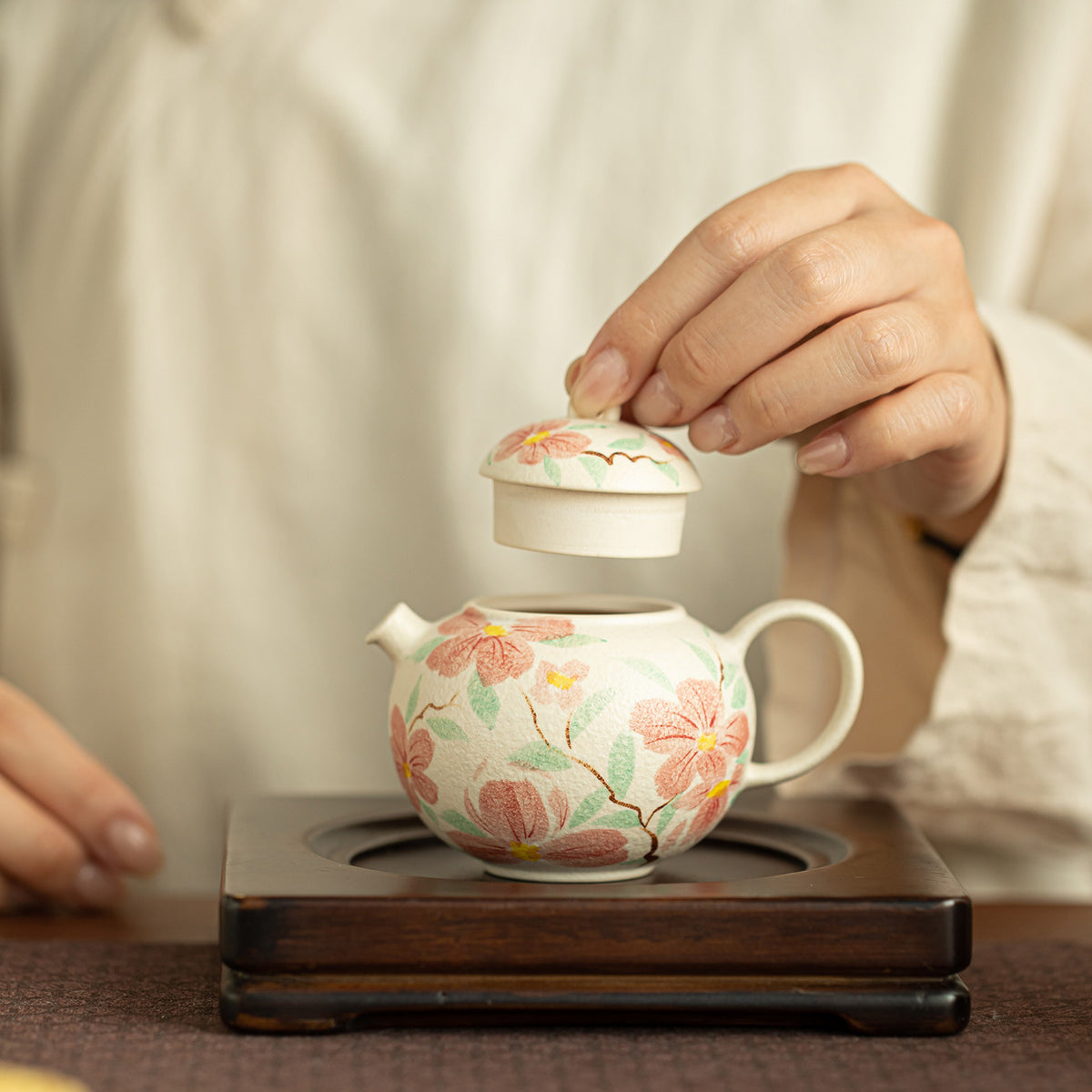 Authentic Rock Mineral White Hand-Painted Camellia Short-Spout Round Teapot - 180ml Gongfu Pot