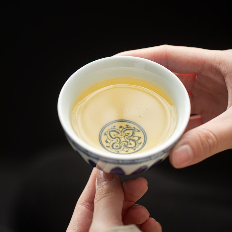 Authentic Blue & White Baoxiang Chrysanthemum Chicken-Heart Master Teacup - 75ml Zen Gongfu Cup