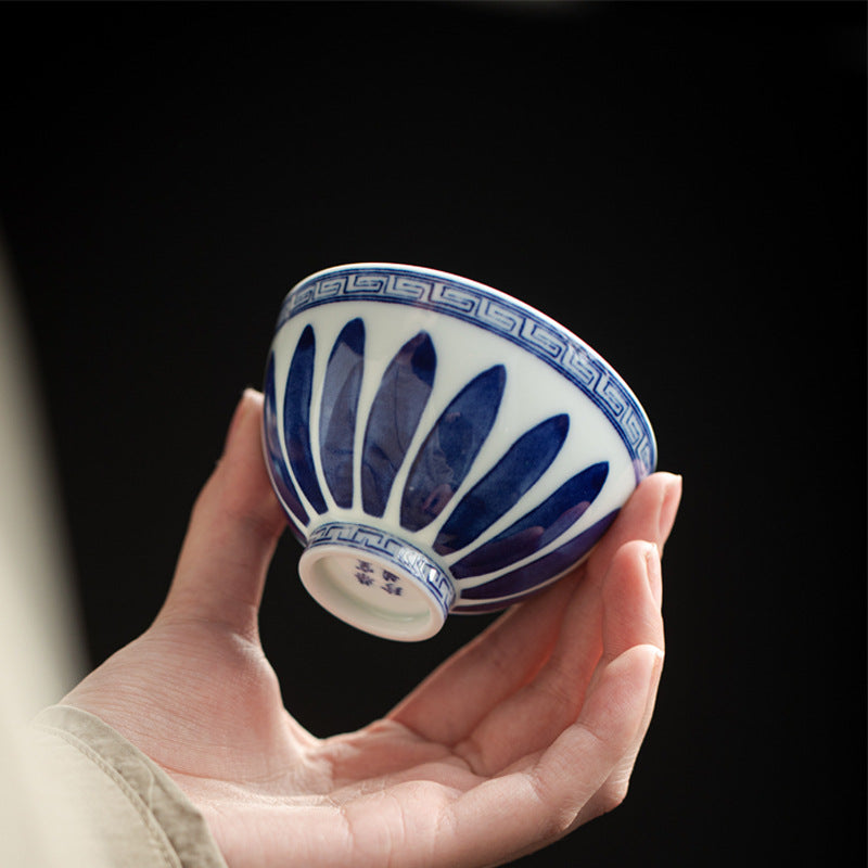 Authentic Blue & White Baoxiang Chrysanthemum Chicken-Heart Master Teacup - 75ml Zen Gongfu Cup
