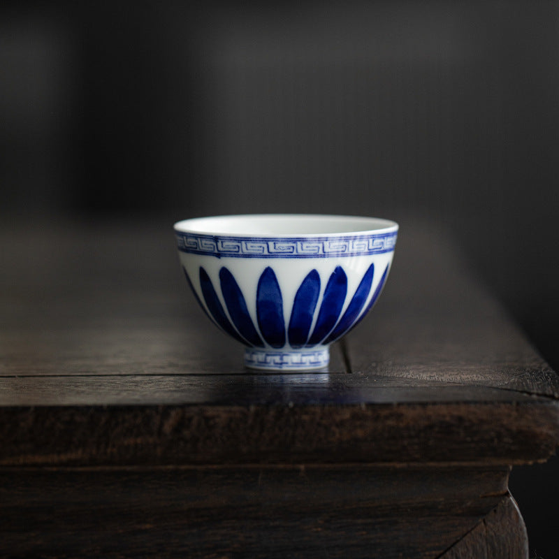 Authentic Blue & White Baoxiang Chrysanthemum Chicken-Heart Master Teacup - 75ml Zen Gongfu Cup