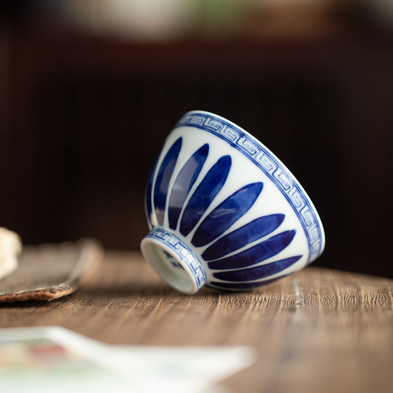 Authentic Blue & White Baoxiang Chrysanthemum Chicken-Heart Master Teacup - 75ml Zen Gongfu Cup