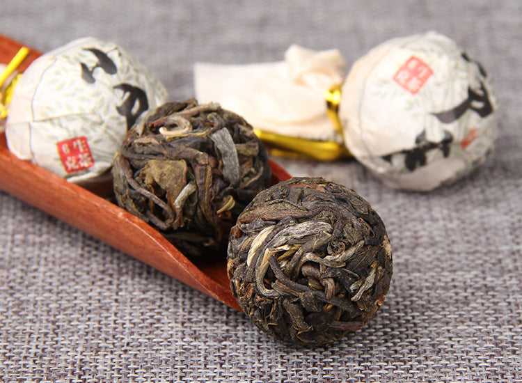 Xiaohusai raw Pu-erh dragon pearl tea presentation