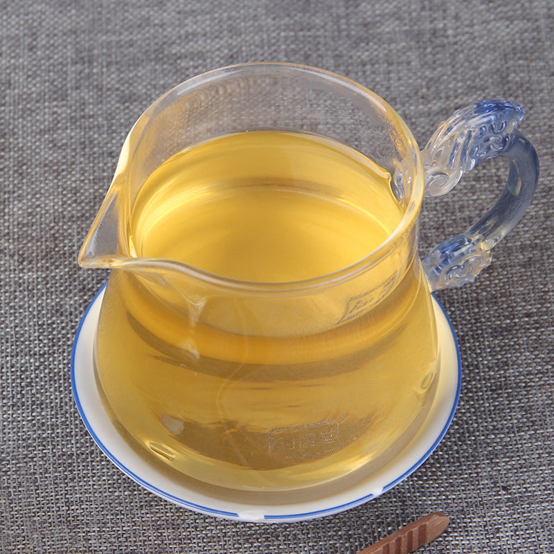 Golden tea liquor brewed from Xigui ancient-tree raw Pu-erh 357g Lincang sheng puer