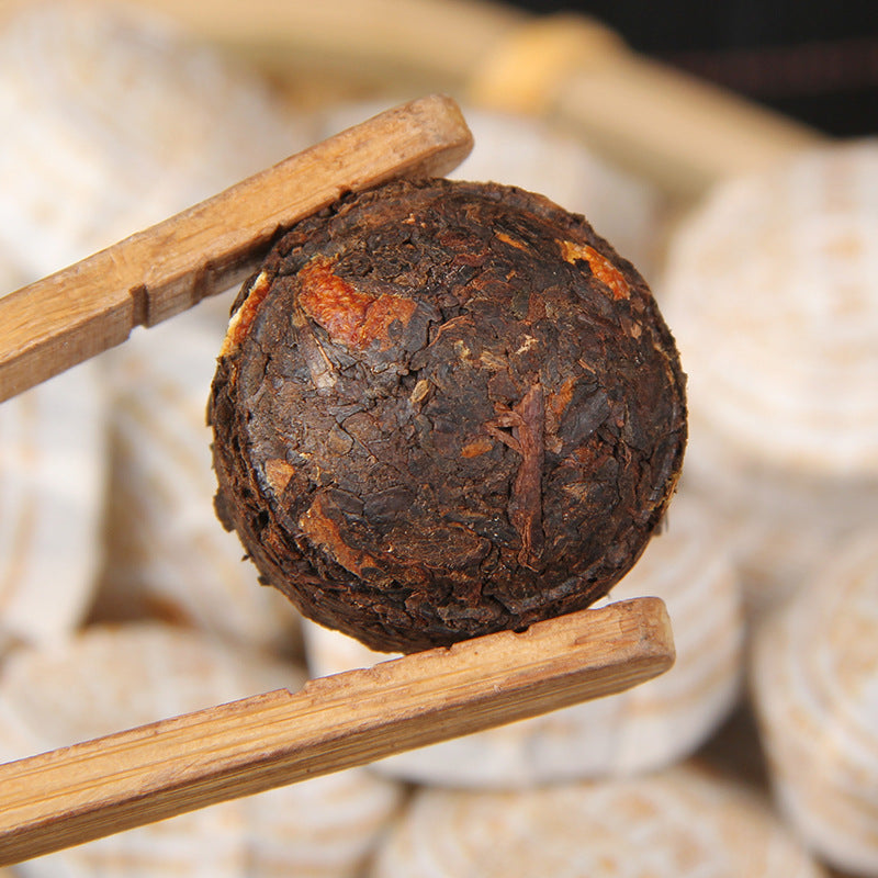Close-up Xinhui Chenpi Ripe Pu-erh mini tuocha with citrus peel 新会陈皮熟普