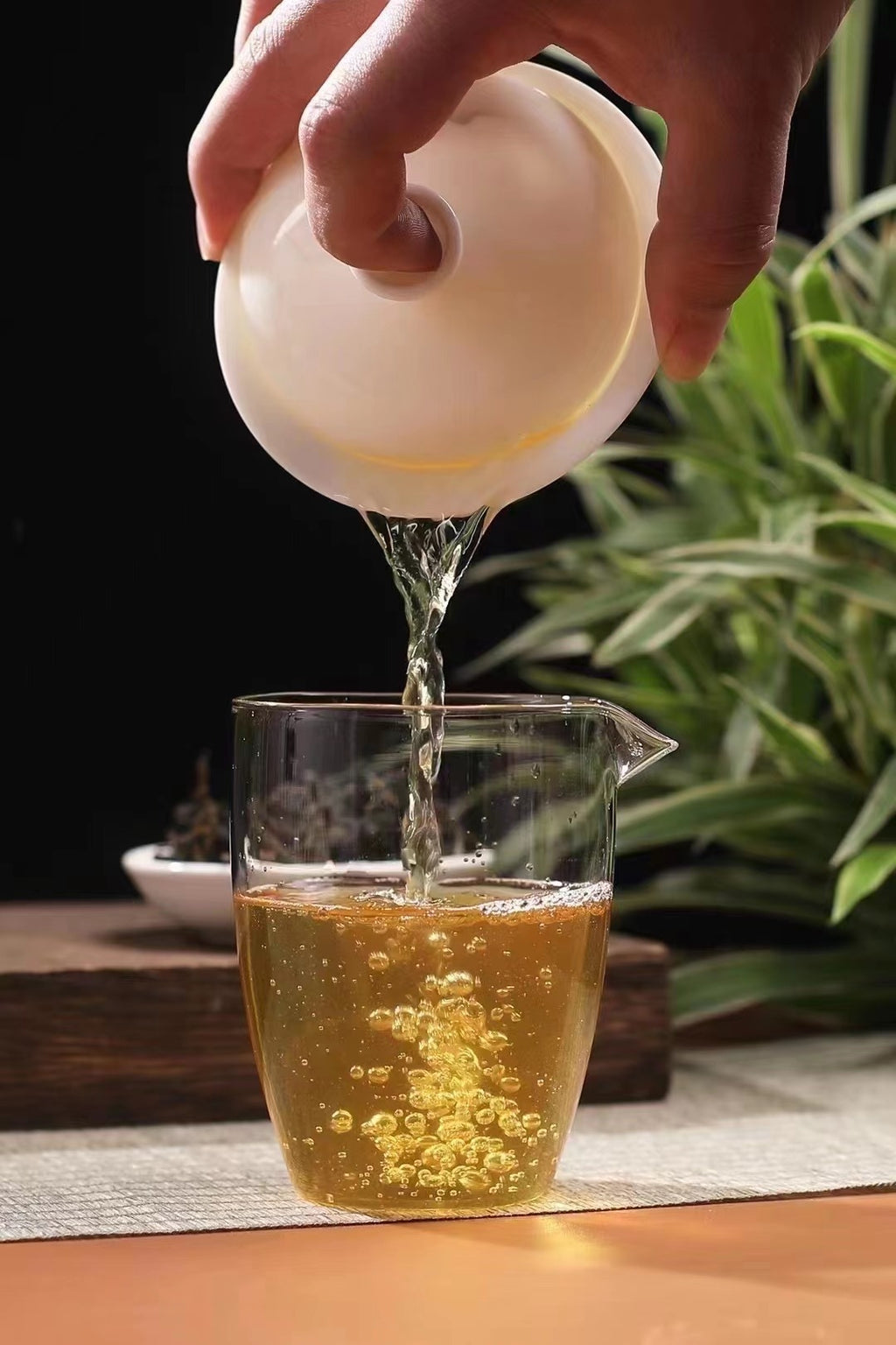 Golden Phoenix Dancong tea liquor during gongfu brewing